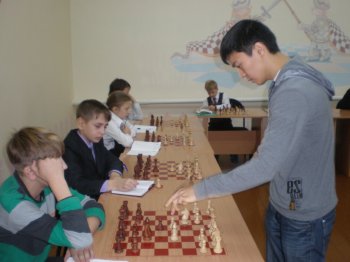 Встреча обучающихся шахматной школы «Дебют» с Чемпионом Казахстана по шахматам Ринатом Джумабаевым