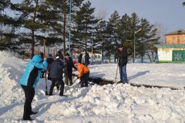 На территории Осинниковского городского округа прошел общегородской субботник по уборке территории города от снега и наледи
