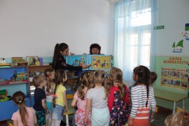 В рамках оперативно- профилактической операции «Каникулы» сотрудники Госавтоинспекции проводят познавательные беседы с воспитанниками детских садов.