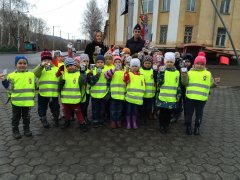 На днях сотрудники Госавтоинспекции г. Осинники провели профилактическое мероприятие «Безопасность на дороге» с воспитанниками детского сада № 30