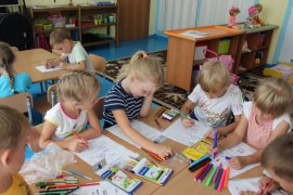 Сотрудники Госавтоинспекции города Осинники провели для воспитанников детского сада № 30 «Голубок» мероприятие «Мы за безопасность. Мы соблюдаем ПДД».