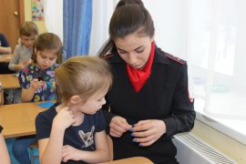 Сотрудники Госавтоинспекции г. Осинники провели мастер-класс для воспитанников детского сада № 30