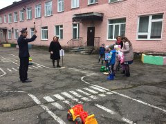 Воспитанники детского сада № 54 приняли участие в квест-игре по Правилам дорожного движения