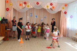 Начальник Госавтоинспекции г. Осинники Дмитрий Филиппов посетил воспитанников детского сада № 54 г. Осинники