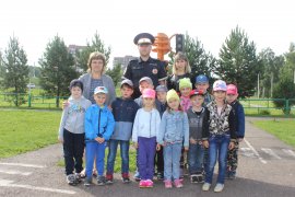 Сотрудники Госавтоинспекции г. Осинники провели занятие в автогородке с воспитанниками детского сада № 13