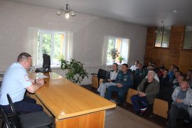 Сотрудники Госавтоинспекции посетили пожарную часть № 1, чтобы очередной раз напомнить о ПДД