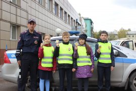 Сотрудники Госавтоинспекции г. Осинники провели акцию "Стань заметнее на дороге!"