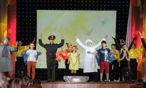В ДК «Шахтер» состоялся фестиваль детского творчества, в котором приняли участие школьники города