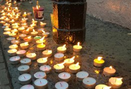 Десятки свечей зажгли осинниковцы на "Аллее Победы"