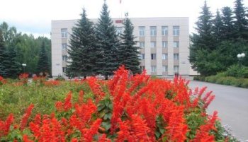 Вид на здание администрации. г. Осинники, ул. Советская, д. 17