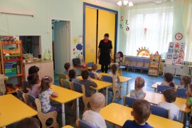 В рамках оперативно-профилактической операции «Внимание-Дети!» сотрудники Госавтоинспекции г. Осинники посетили воспитанников детского сада № 34