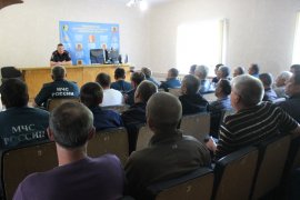 Сотрудники Госавтоинспекции провели беседу в пожарной части