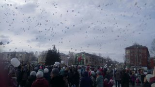 Осинниковцы присоединились к акциям, проходящим во всем мире в память о погибших в пожаре в ТЦ "Зимняя вишня"