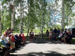  В городском парке Осинников в очередной раз встретились ветераны и  представители подрастающего поколения