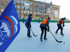 В преддверии Дня города Осинники  в поселке Тайжина состоялось вручение коньков для пункта проката спортивного инвентаря