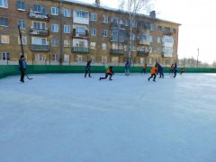 В преддверии Дня города Осинники  в поселке Тайжина состоялось вручение коньков для пункта проката спортивного инвентаря