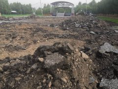 К реконструкции площадки, расположенной у городской сцены в парке приступили