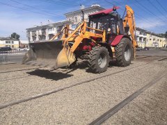 Ремонт трамвайных путей на одном из оживленных перекрёстка города